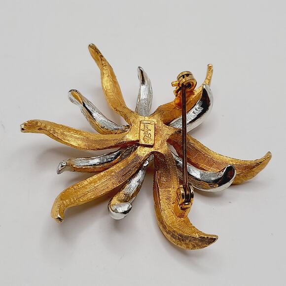 Judy Lee Gold Silver Flower Brooch Faux Pearl Rhinestone Vintage Pin - Picture 6 of 8